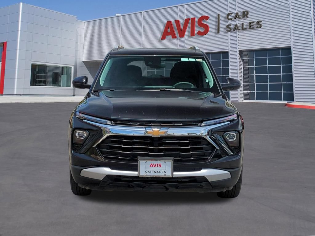Used 2025 Chevrolet TrailBlazer LT AWD/4WD image 2