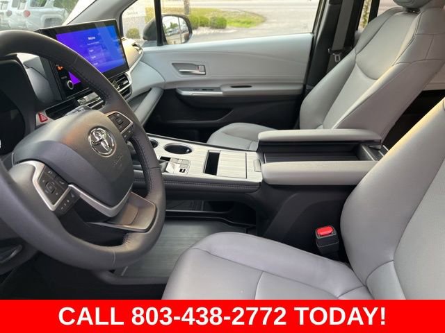 Used 2025 Toyota Sienna XLE image 9