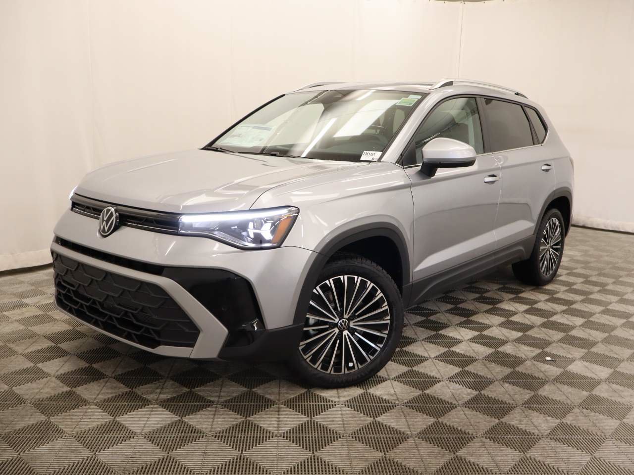 New 2026 Volkswagen Taos SE FWD image 1