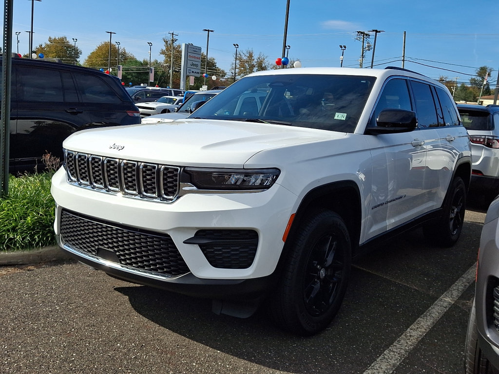 New 2025 Jeep Grand Cherokee Laredo X w/ Luxury Tech Group I AWD/4WD image 1