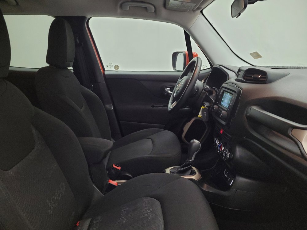 Used 2015 Jeep Renegade Latitude FWD image 21
