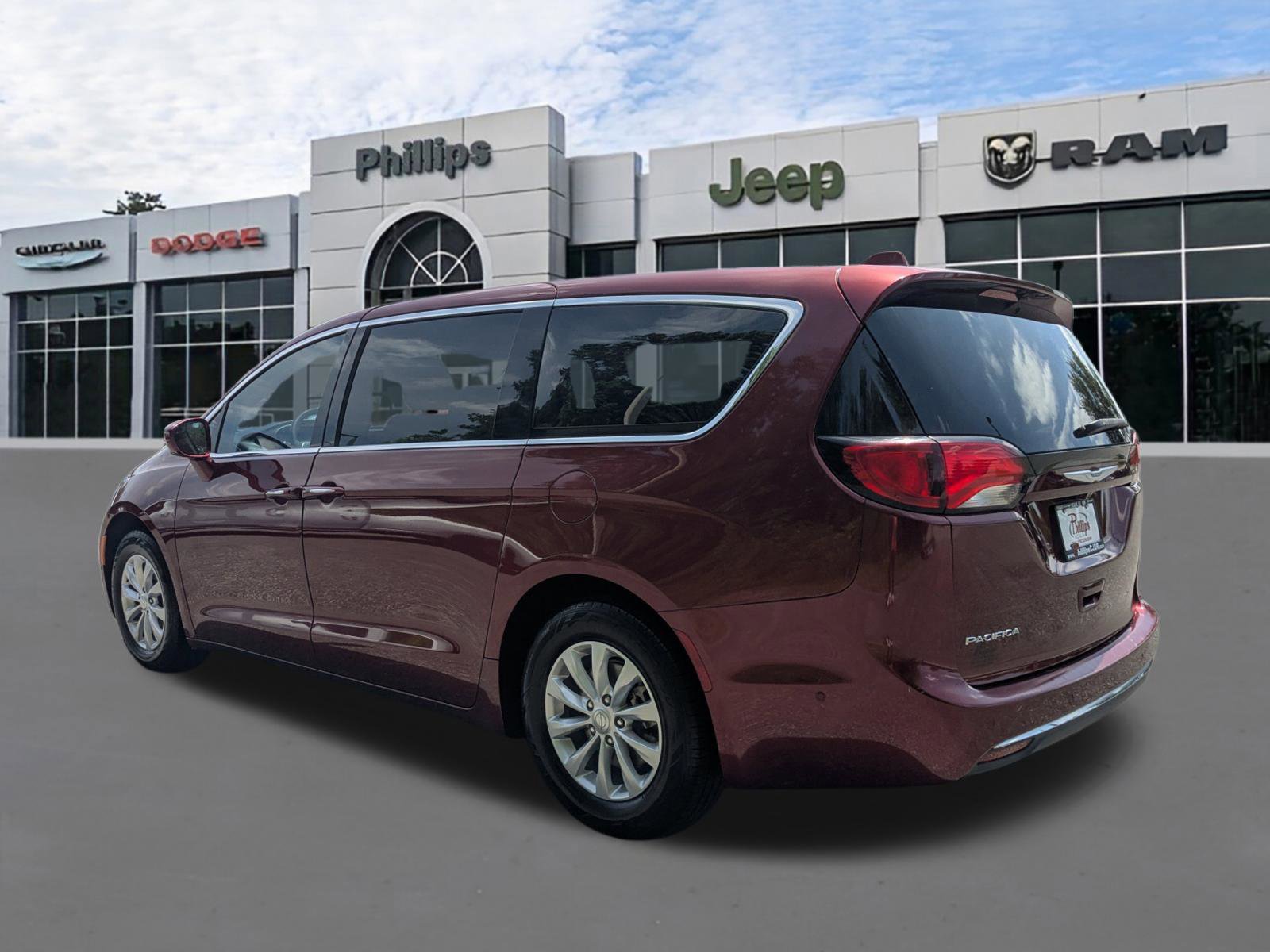 Certified 2019 Chrysler Pacifica Touring Plus w/ Advanced Safetytec Group FWD image 5
