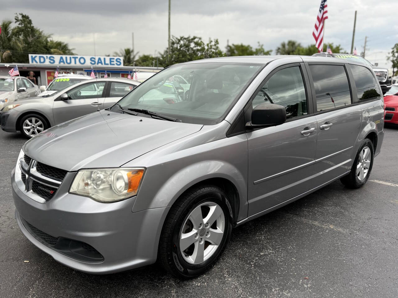 Used 2013 Dodge Grand Caravan SE image 3
