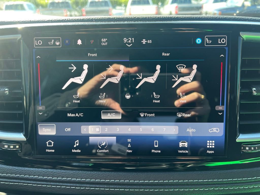 Used 2024 Chrysler Pacifica Limited w/ S Appearance Package image 25