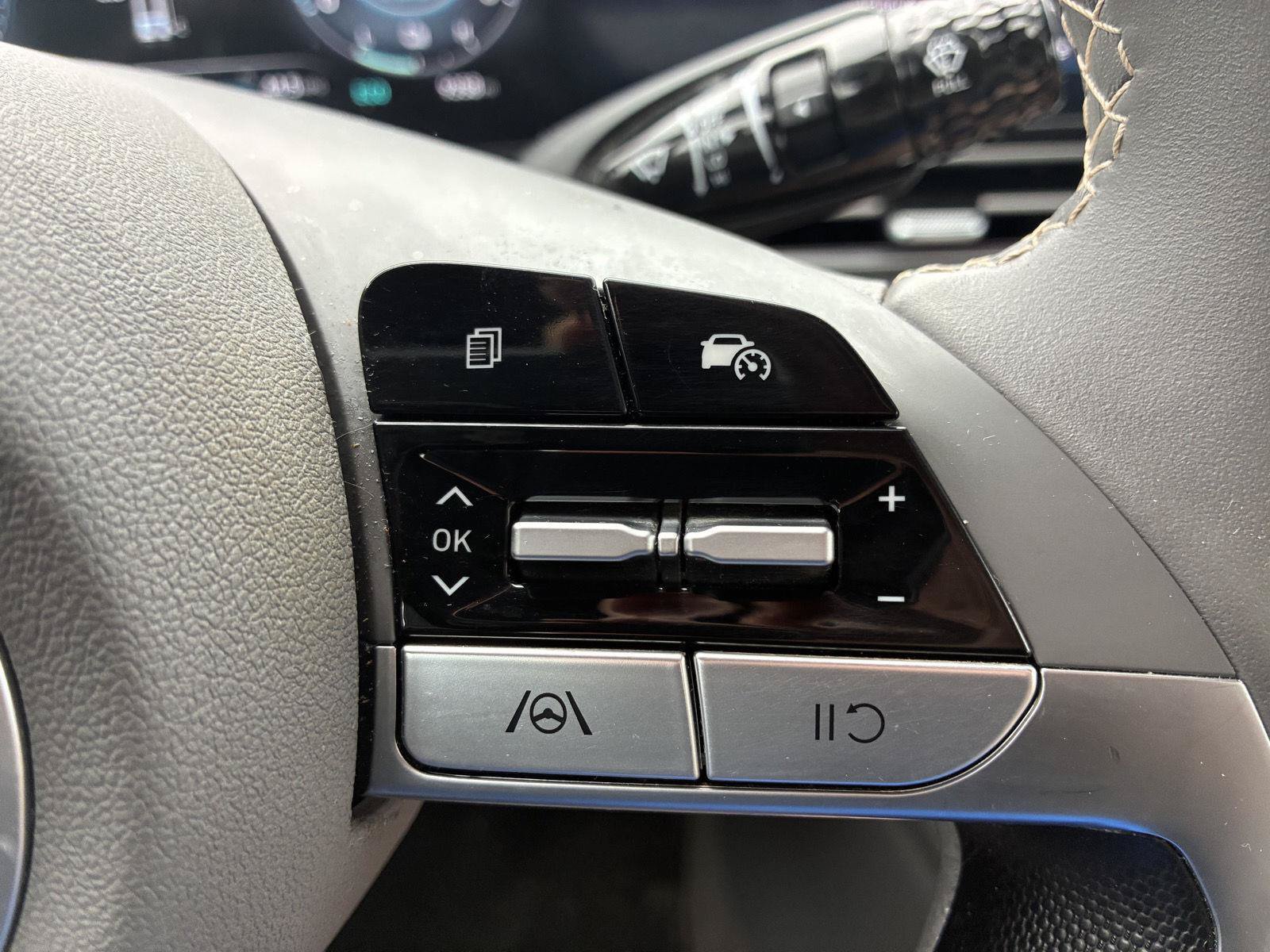 Used 2025 Hyundai Elantra SEL FWD image 15