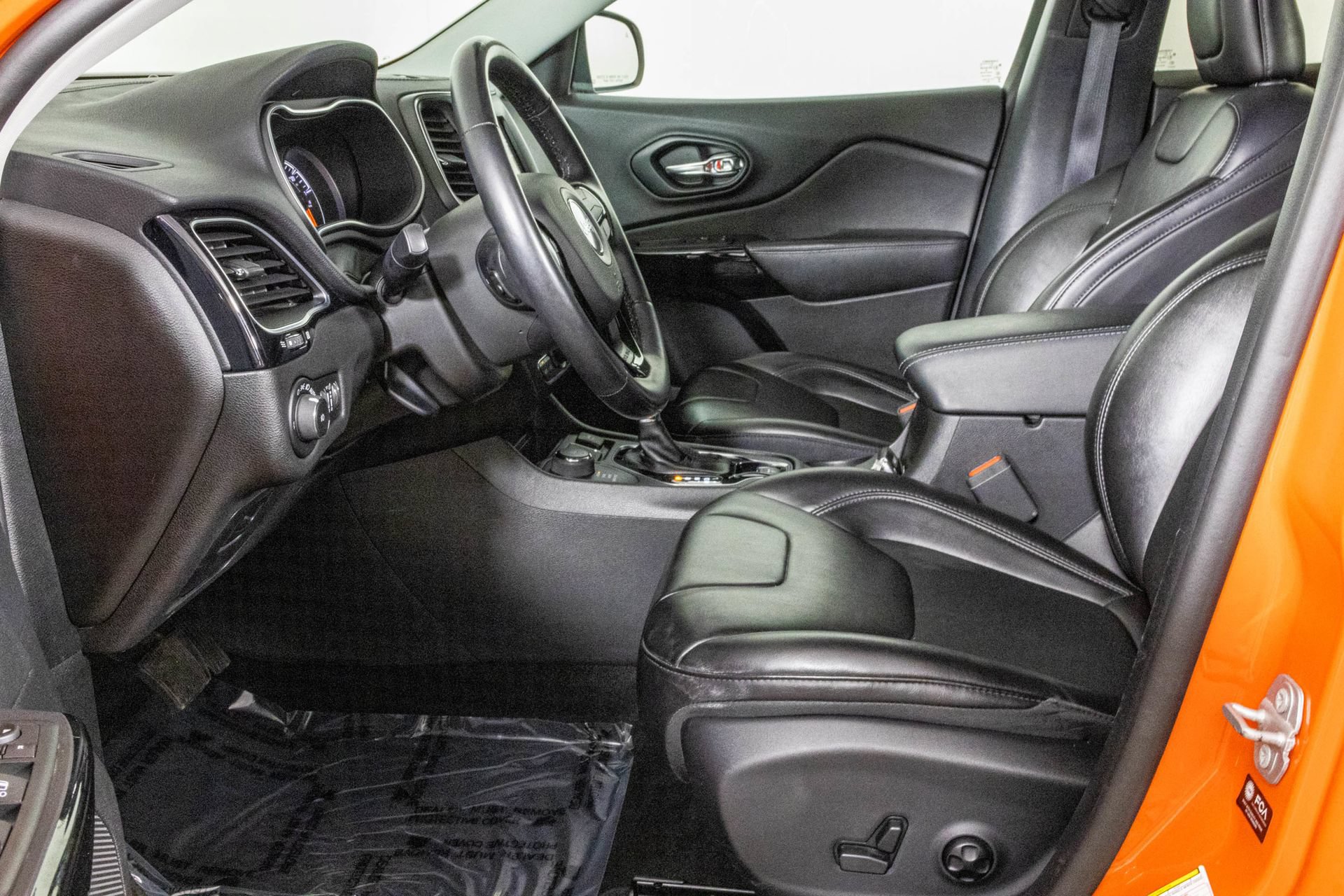 Used 2021 Jeep Cherokee Latitude Plus AWD/4WD image 21