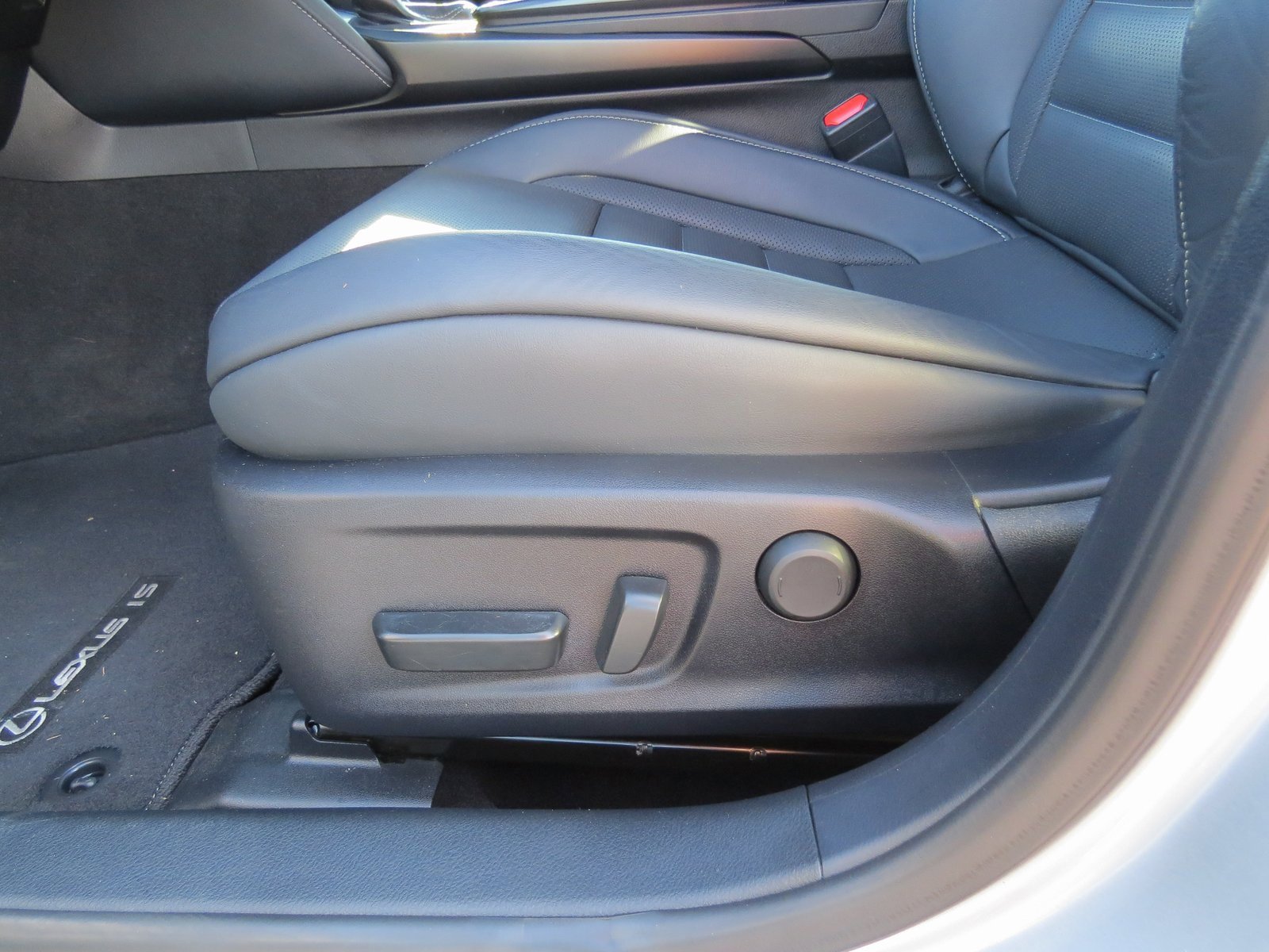 Used 2023 Lexus IS 350 F Sport image 14