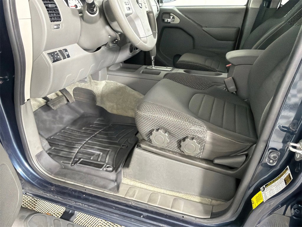 Used 2018 Nissan Frontier SV image 9