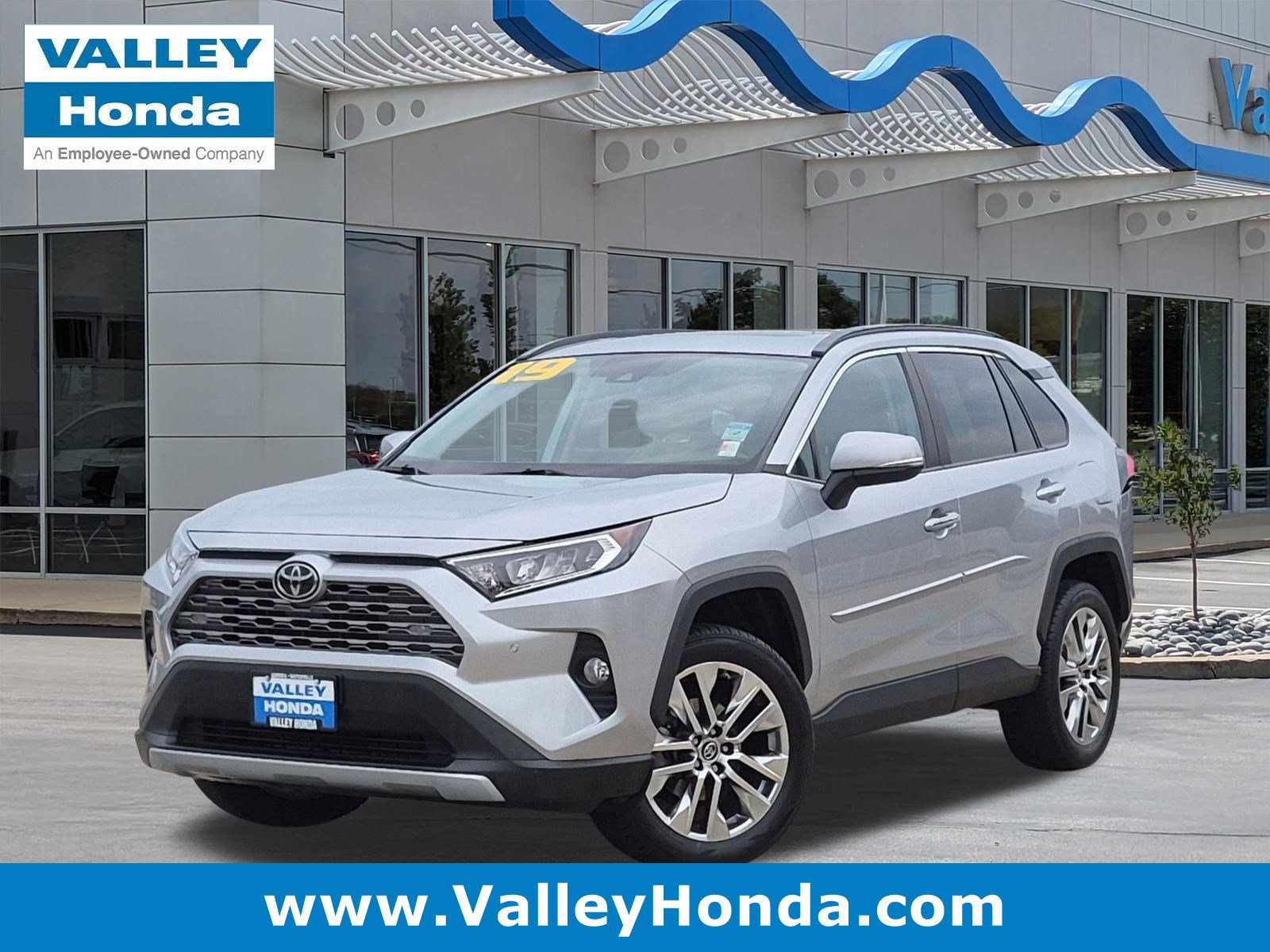 Used 2019 Toyota RAV4 Limited w/ Cold Weather Package AWD/4WD image 1