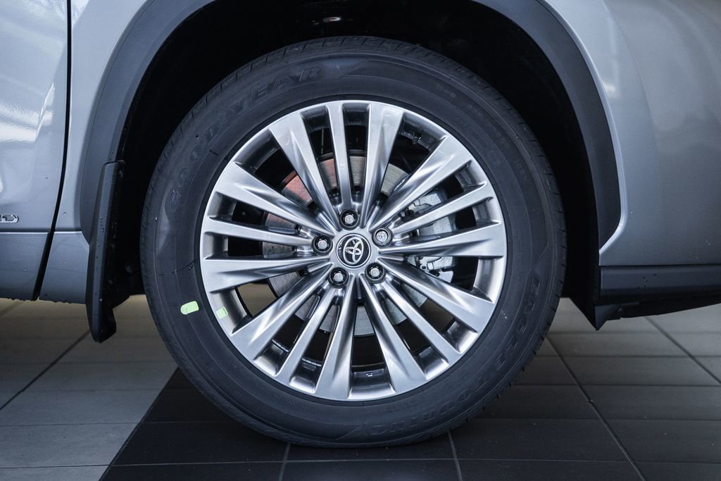 New 2026 Toyota Highlander Platinum AWD/4WD image 18