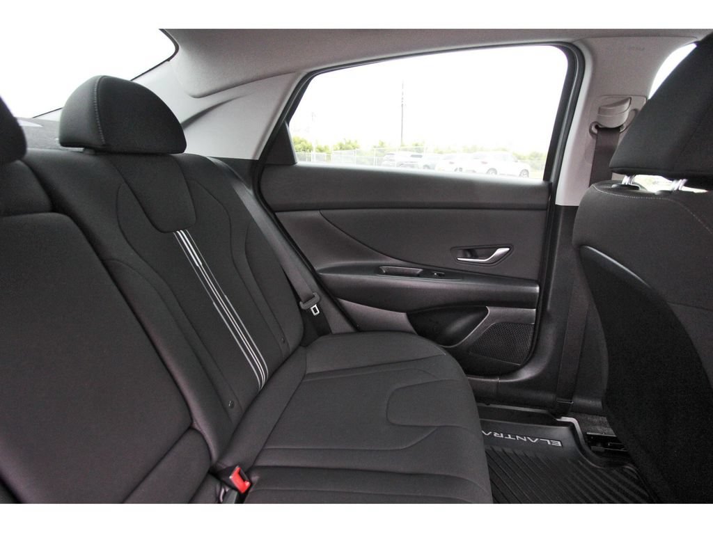 Certified 2022 Hyundai Elantra SEL w/ Convenience + Premium Package FWD image 13