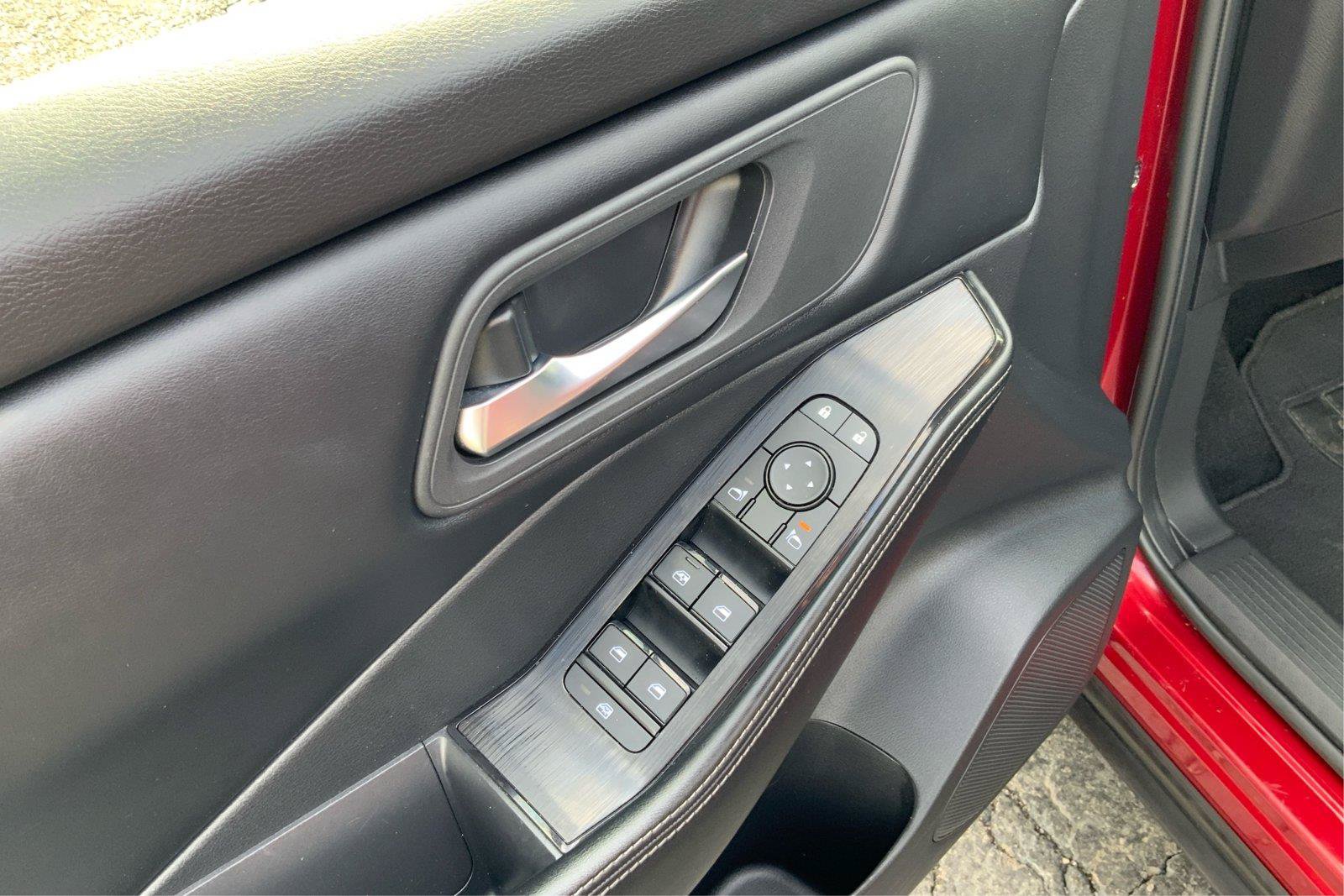 Used 2025 Nissan Rogue SV AWD/4WD image 20