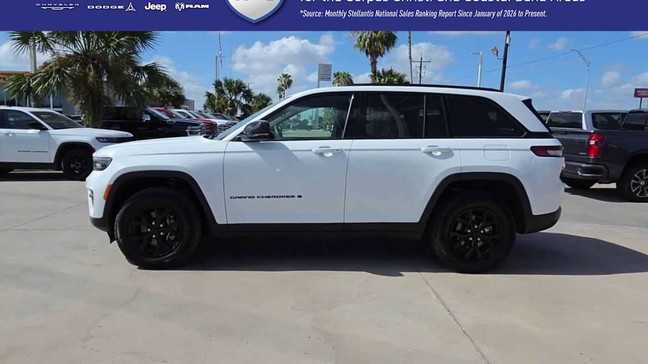 Used 2024 Jeep Grand Cherokee Altitude AWD/4WD image 5