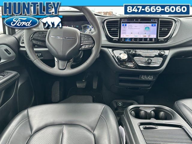 Used 2024 Chrysler Pacifica Select image 12
