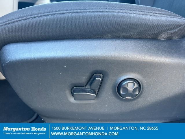 Used 2023 Chrysler Voyager LX FWD image 15