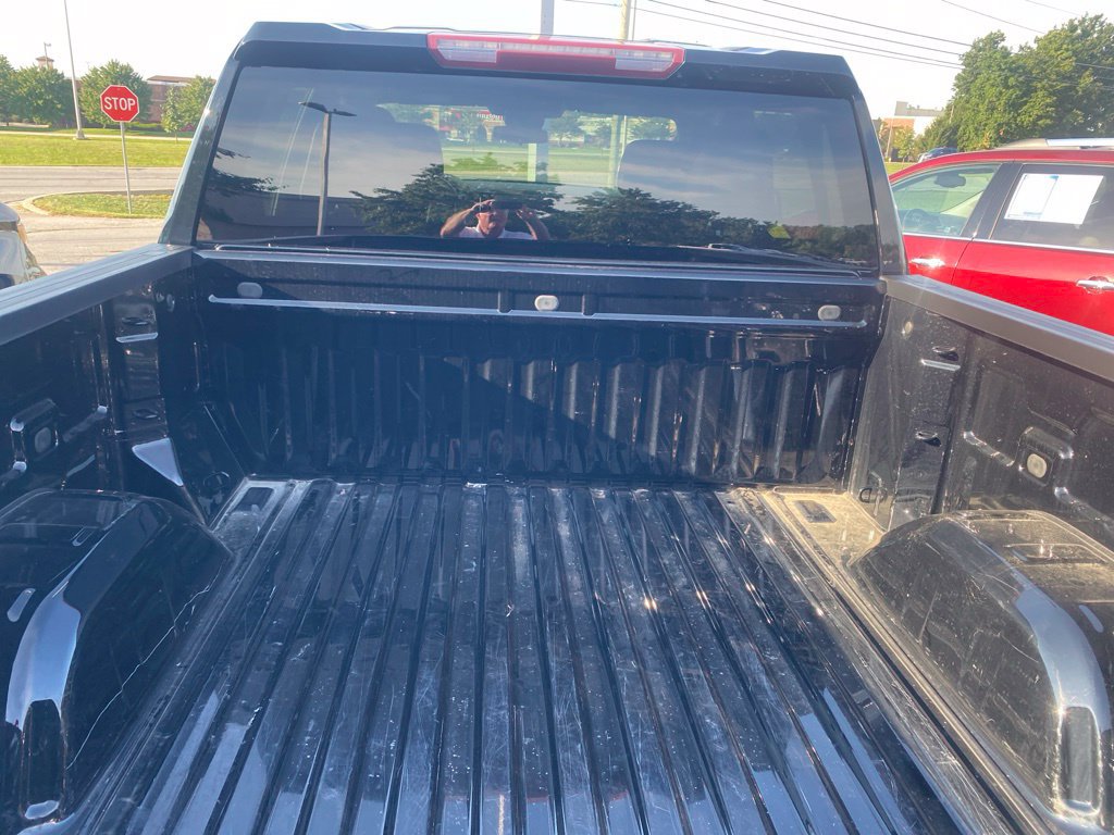Used 2022 Chevrolet Silverado 1500 LT AWD/4WD image 7