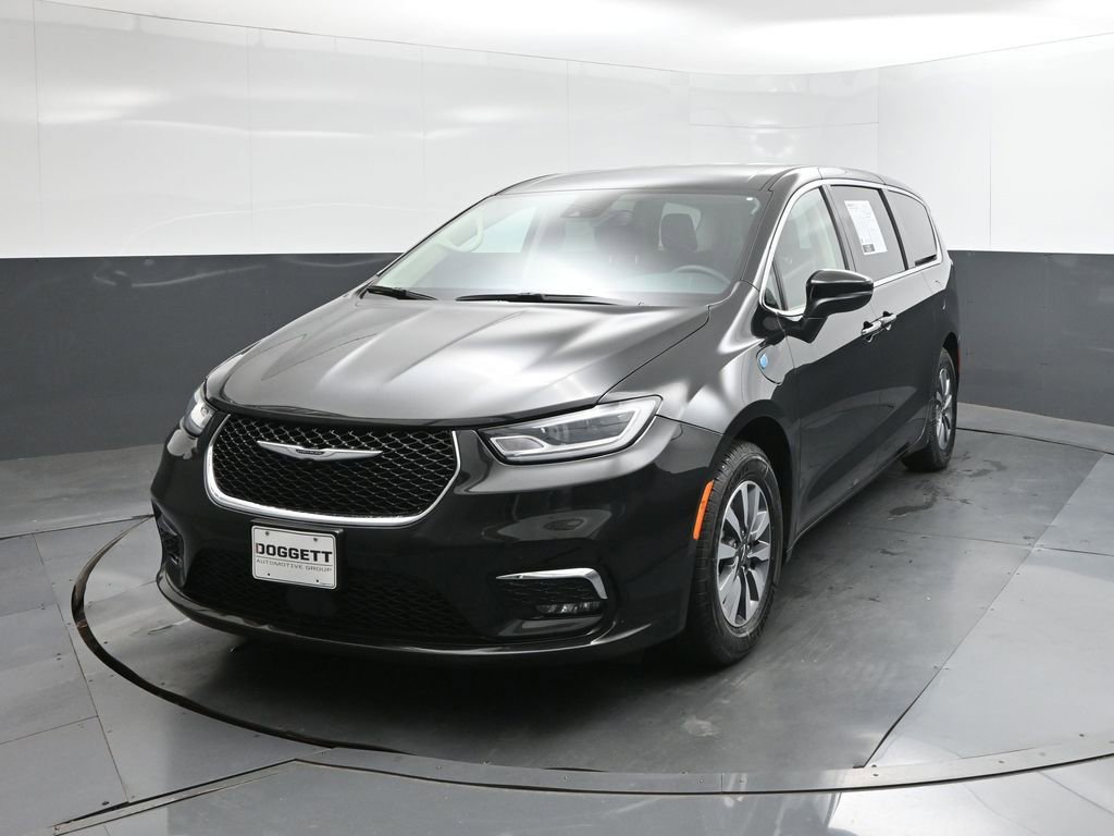 Used 2023 Chrysler Pacifica Touring-L image 30