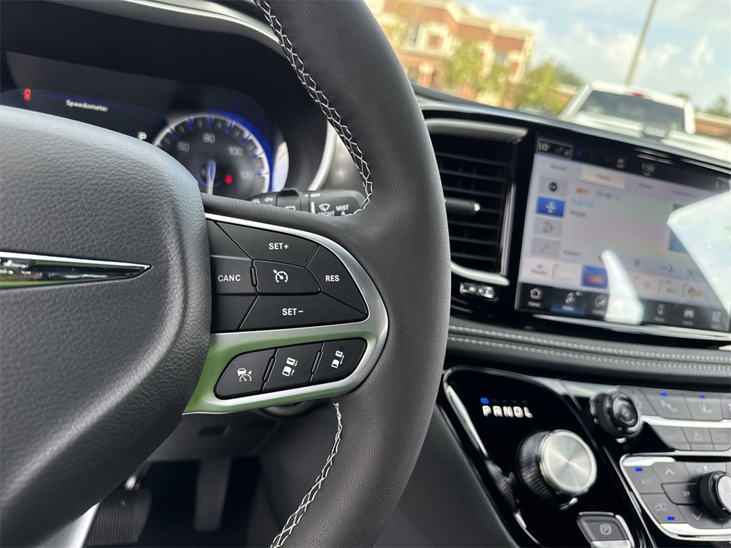 New 2026 Chrysler Pacifica Select image 15