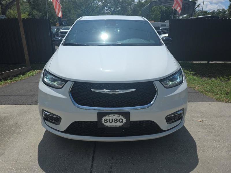 Used 2025 Chrysler Pacifica Select FWD image 3