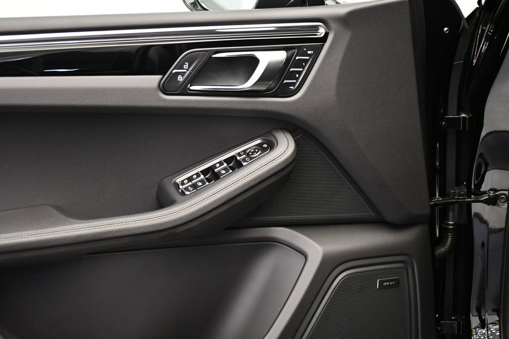 Certified 2025 Porsche Macan Turbo AWD/4WD image 34