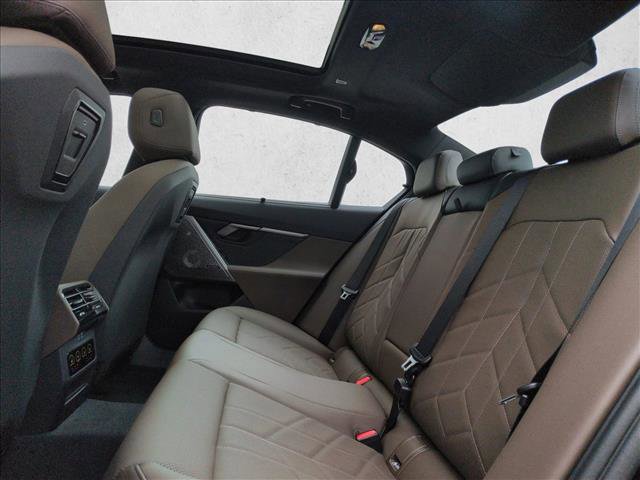 New 2026 BMW 550e xDrive AWD/4WD image 16