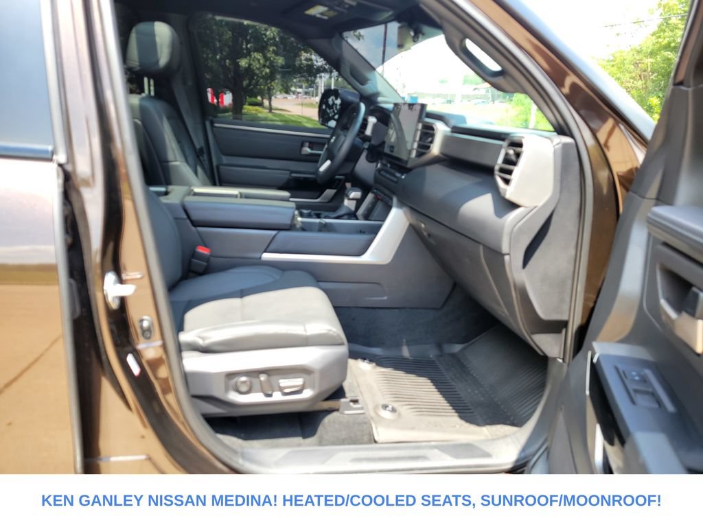 Used 2025 Toyota Tundra Limited AWD/4WD image 49