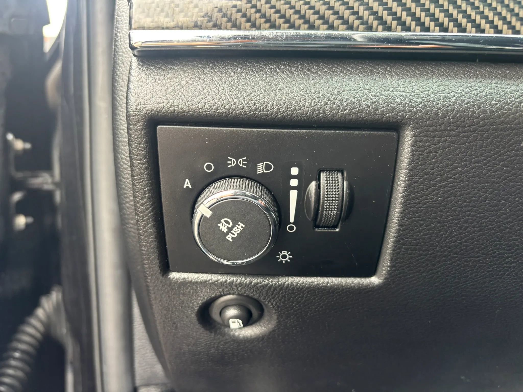 Used 2012 Jeep Grand Cherokee SRT8 w/ Luxury Group II AWD/4WD image 18