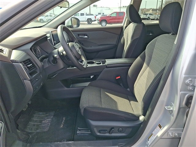 Used 2023 Nissan Rogue SV image 14