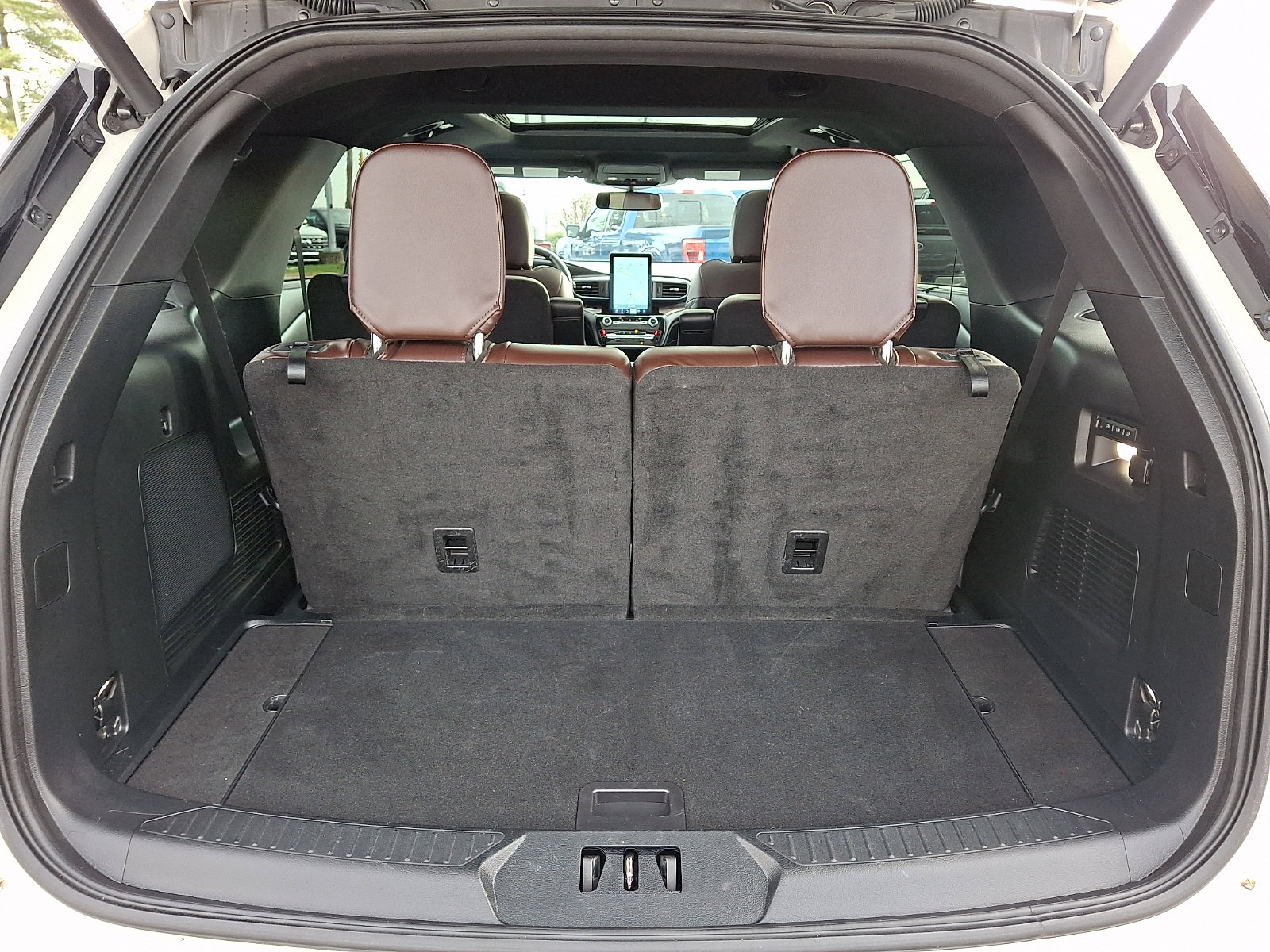 Certified 2023 Ford Explorer Platinum w/ Technology Package image 30