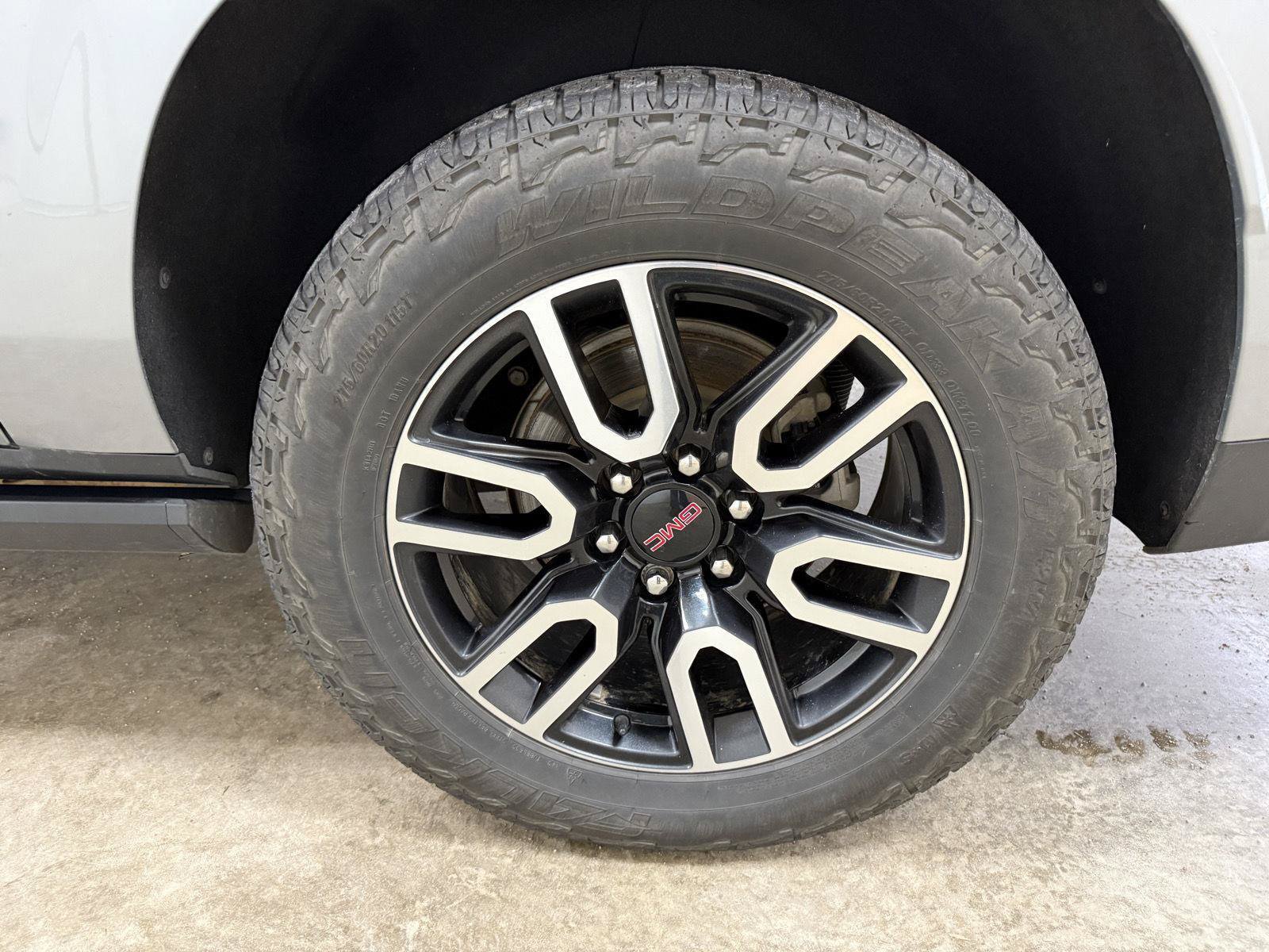 Used 2024 GMC Yukon XL AT4 w/ AT4 Premium Plus Package AWD/4WD image 43