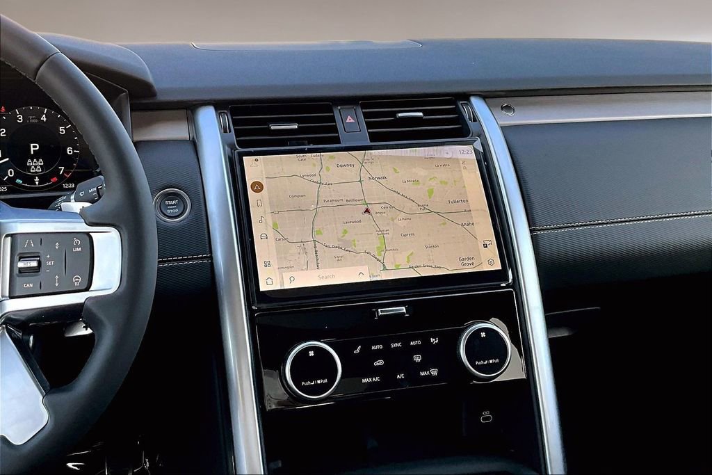 New 2025 Land Rover Discovery Dynamic SE image 6
