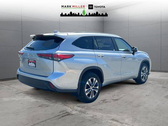 Used 2023 Toyota Highlander XLE AWD/4WD image 5