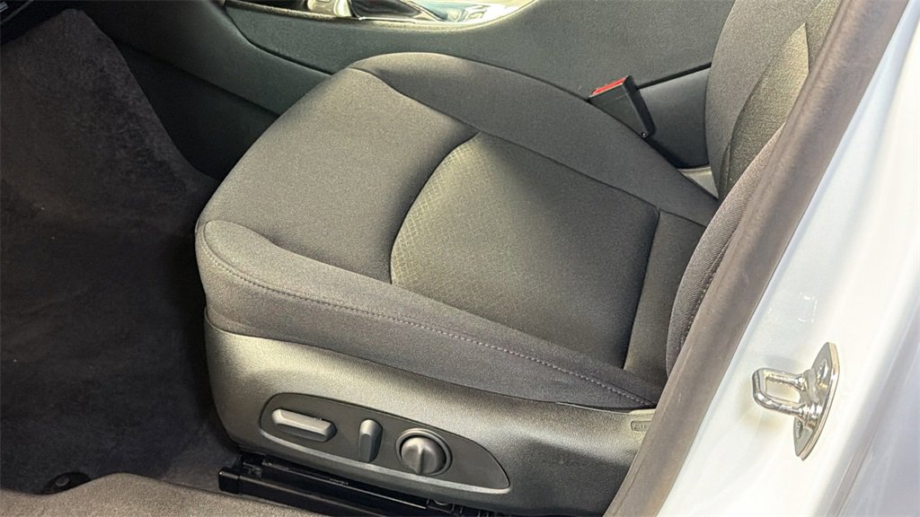 Used 2025 Chevrolet Malibu LT image 23