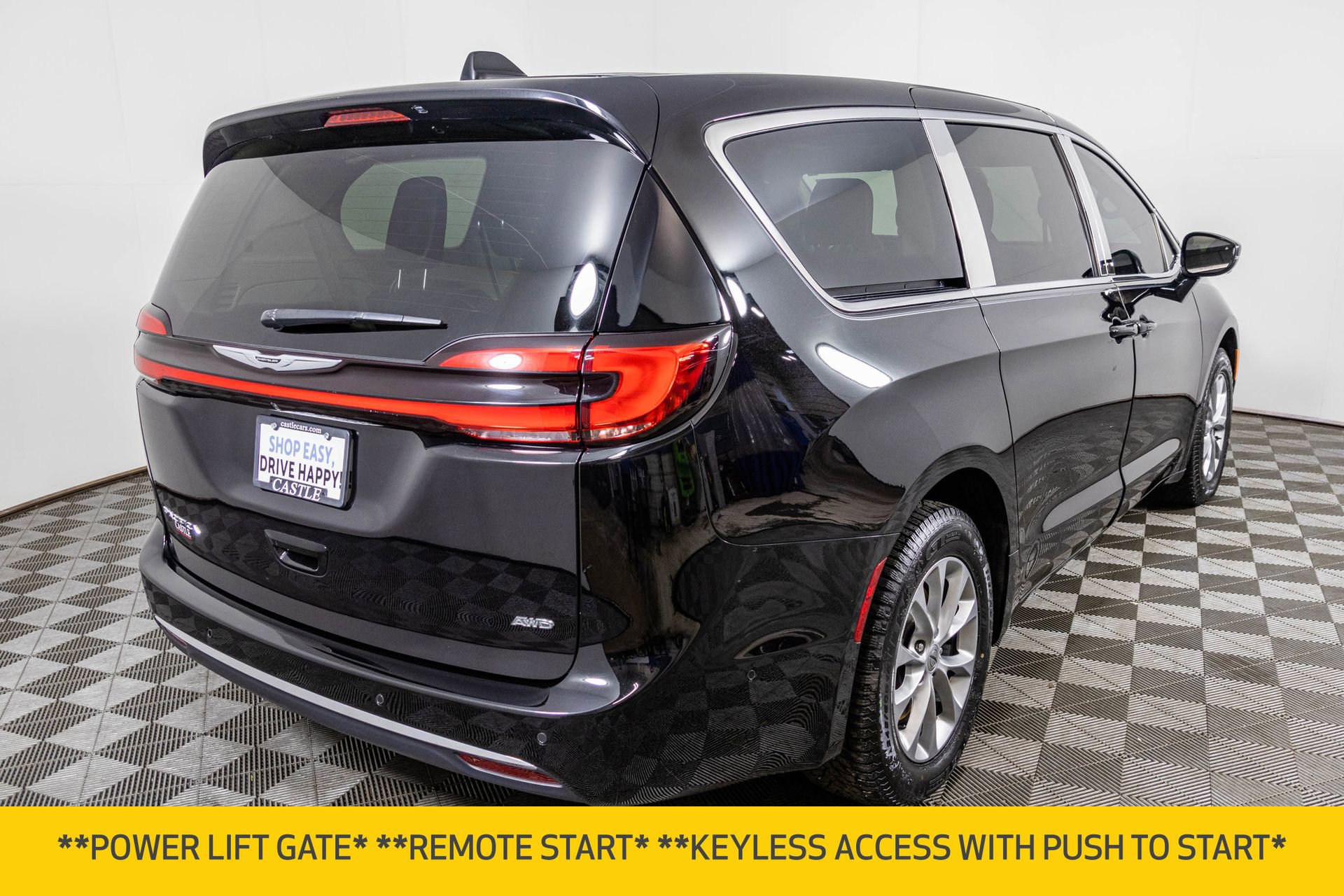 Used 2024 Chrysler Pacifica Touring-L image 10