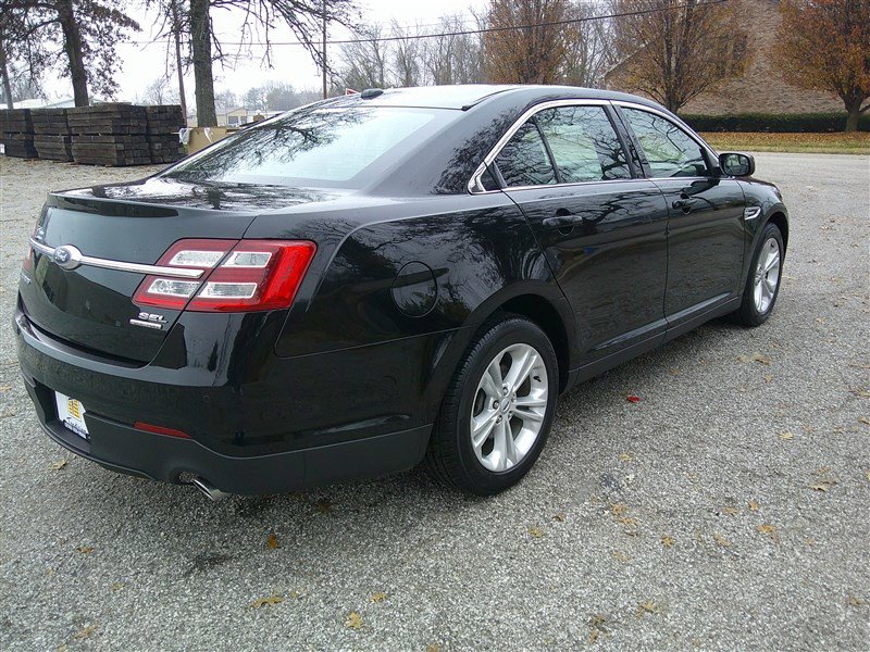 Used 2018 Ford Taurus SEL FWD image 5
