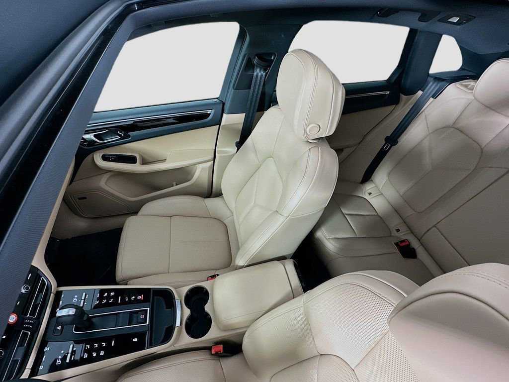 Used 2025 Porsche Macan image 14