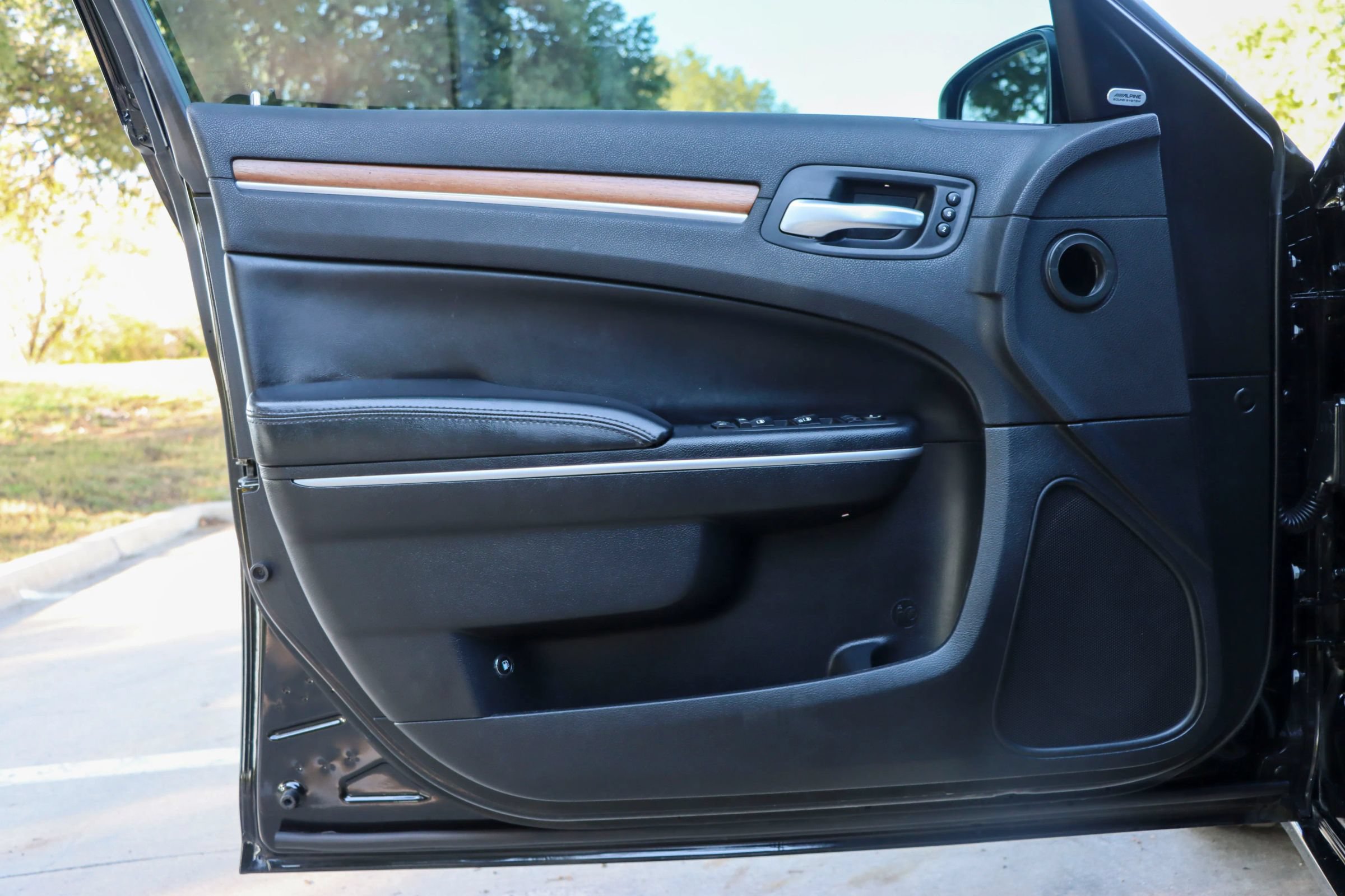 Used 2019 Chrysler 300 C RWD image 12