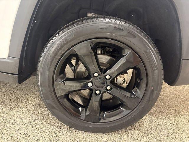 Used 2023 Jeep Grand Cherokee Limited w/ Black Appearance Package AWD/4WD image 33
