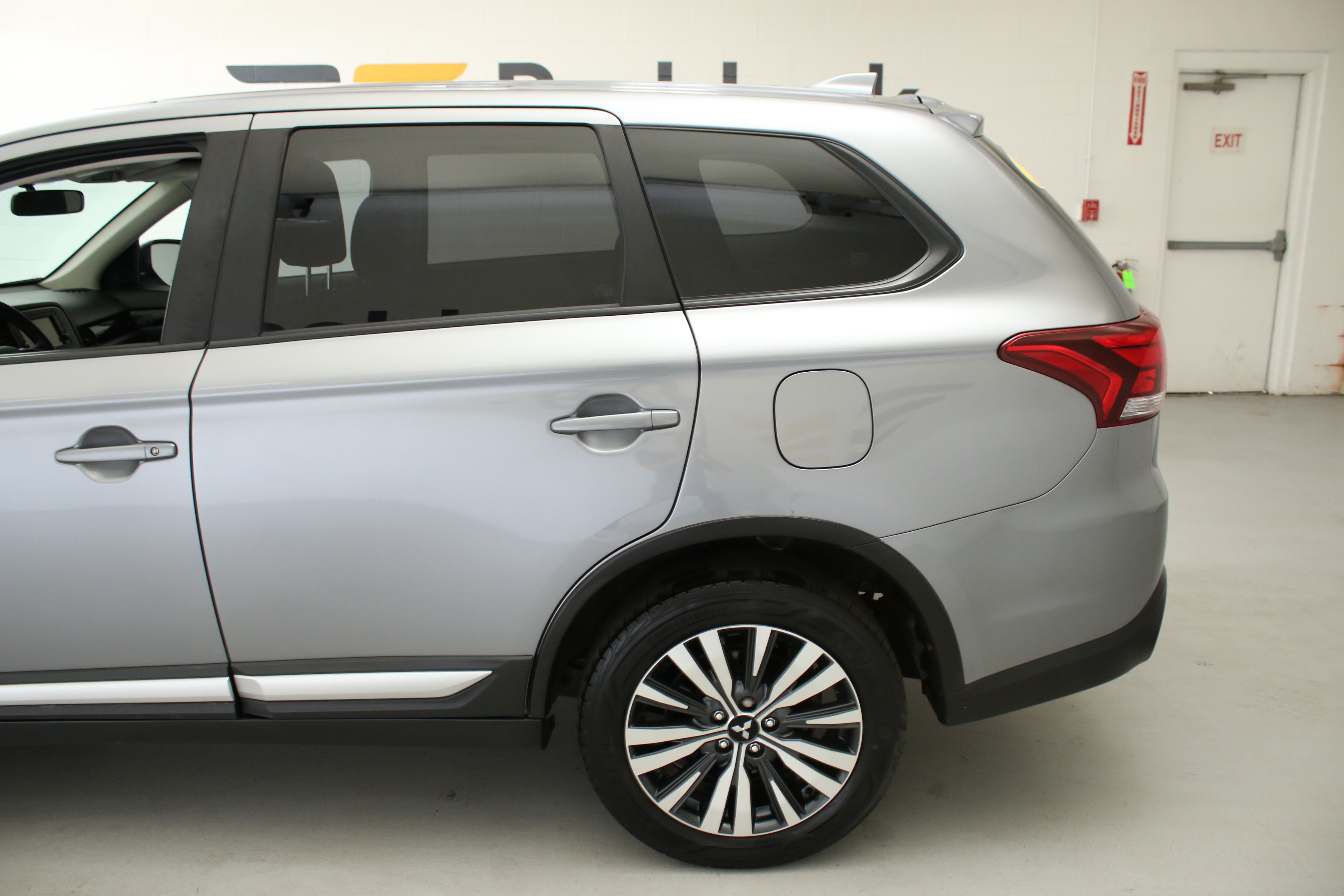 Used 2020 Mitsubishi Outlander ES AWD/4WD image 5