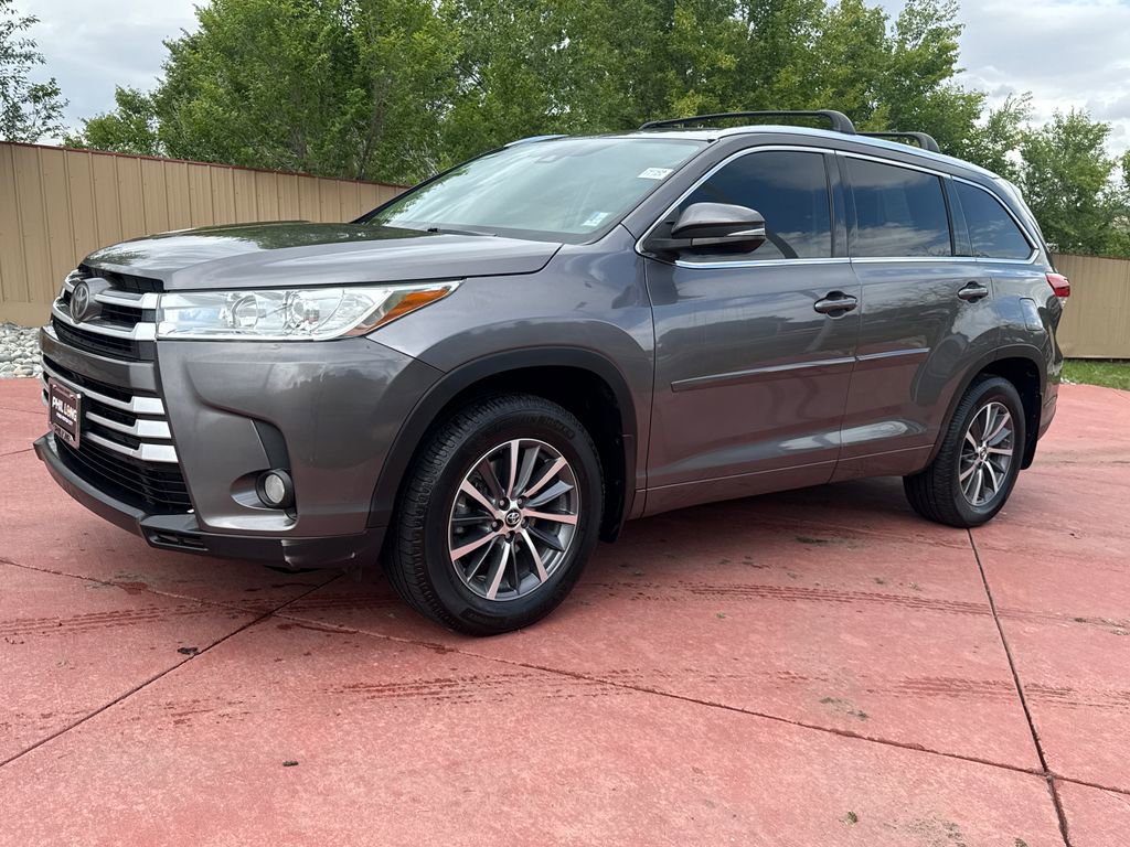 Used 2017 Toyota Highlander XLE AWD/4WD image 4