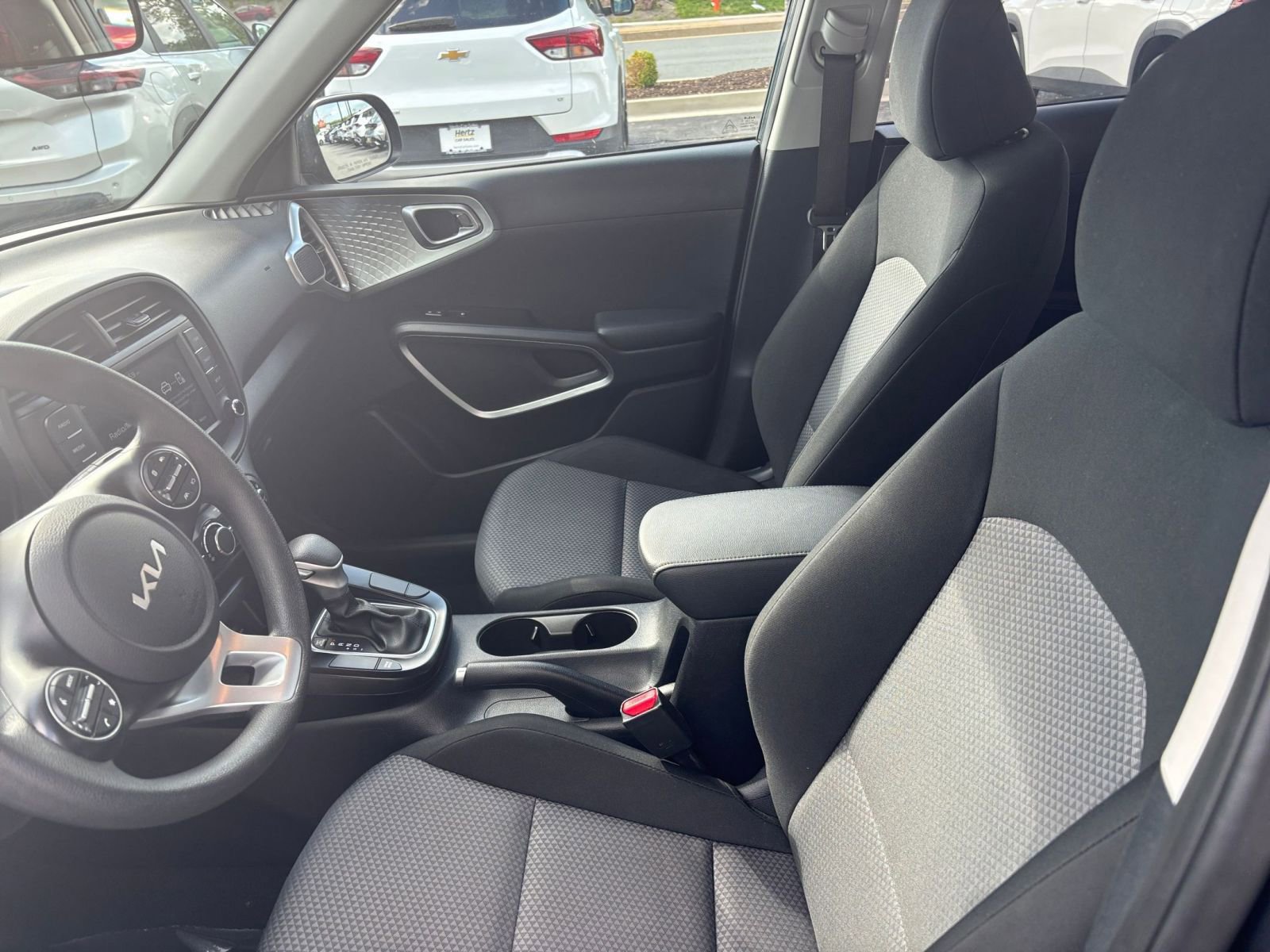Used 2025 Kia Soul LX w/ LX Technology Package FWD image 24