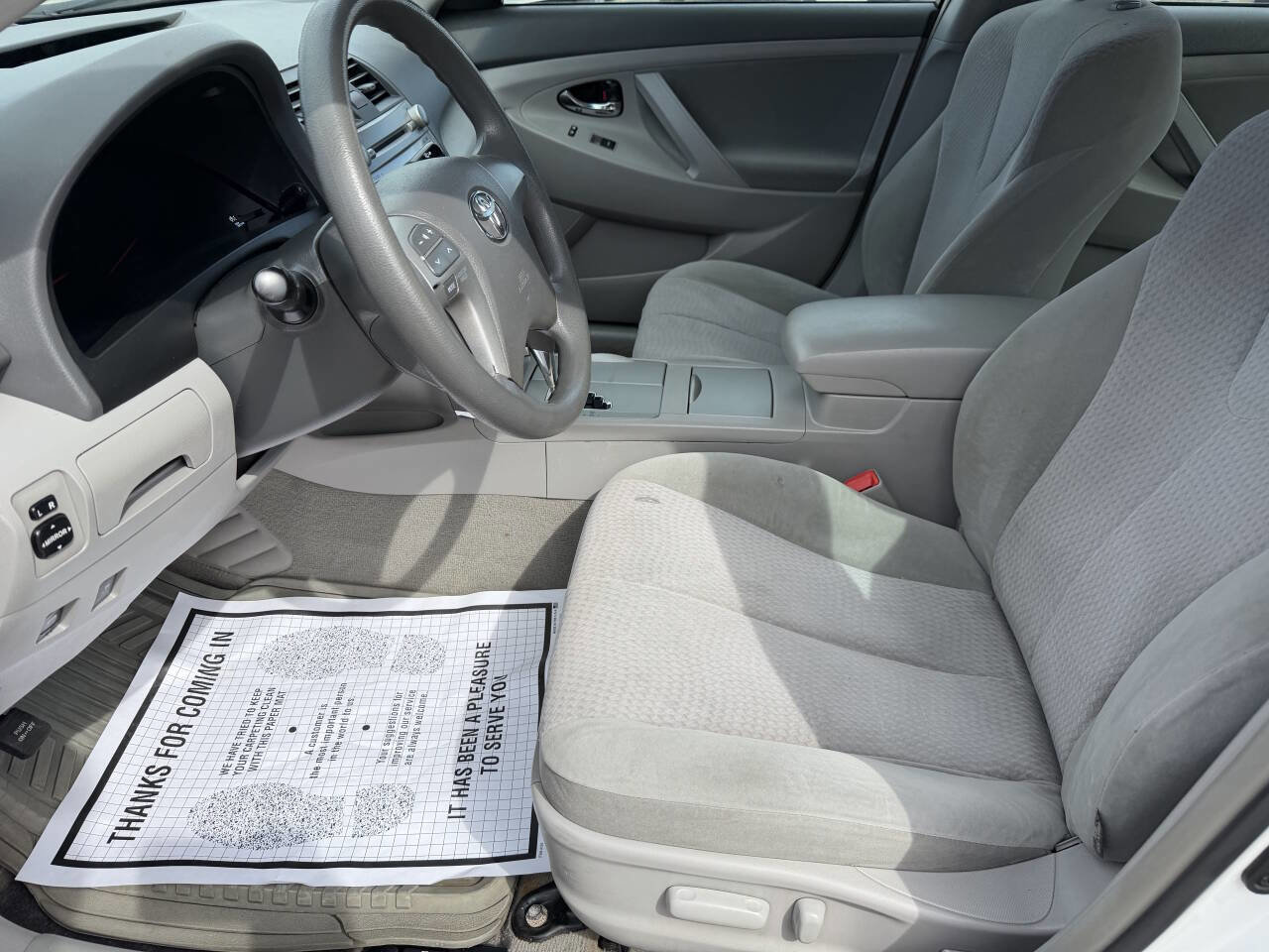 Used 2010 Toyota Camry LE image 14