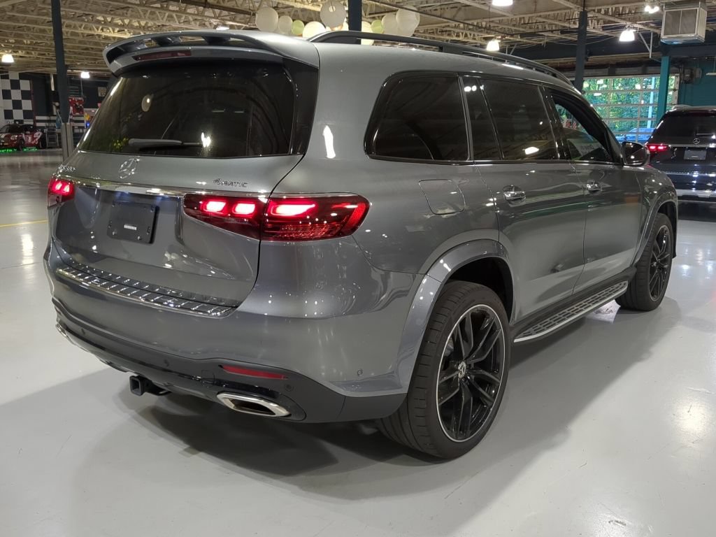 Used 2025 Mercedes-Benz GLS 580 4MATIC image 8
