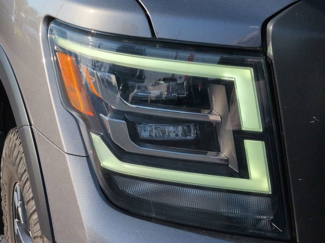 Used 2021 Nissan Titan PRO-4X w/ Pro-4x Convenience Package image 11