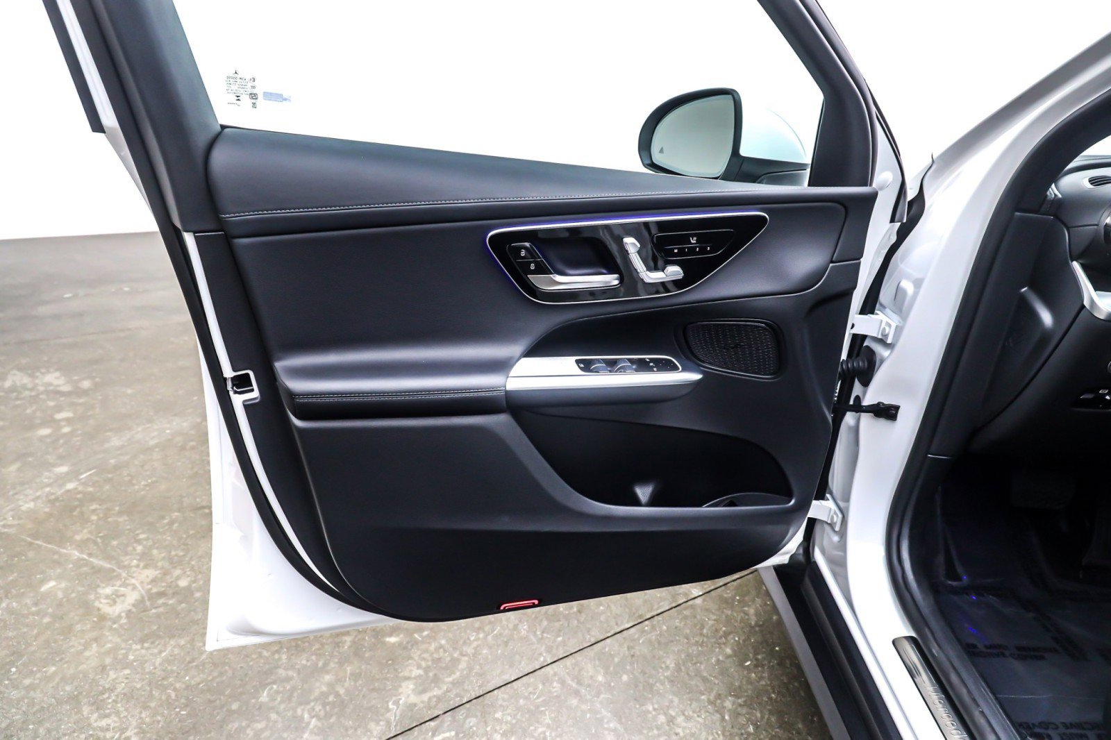 Certified 2025 Mercedes-Benz GLC 300 image 23