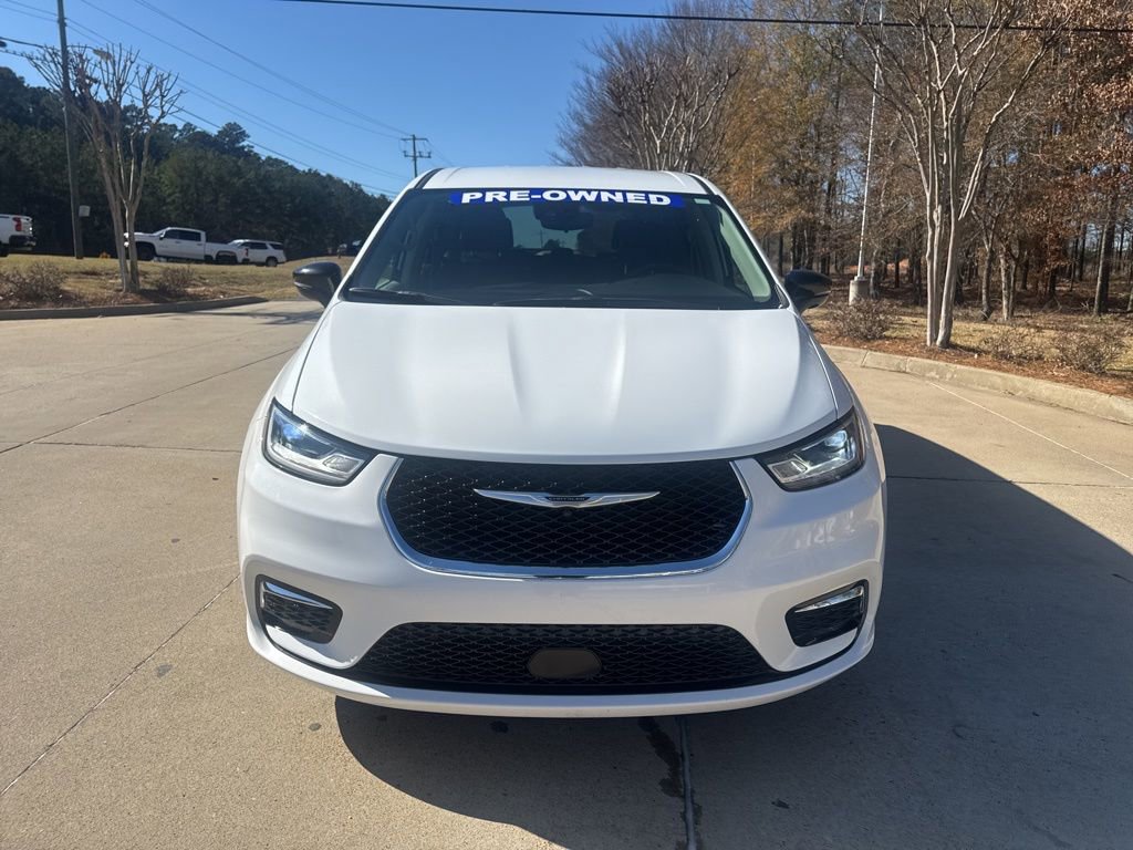 Used 2024 Chrysler Pacifica Touring-L image 12