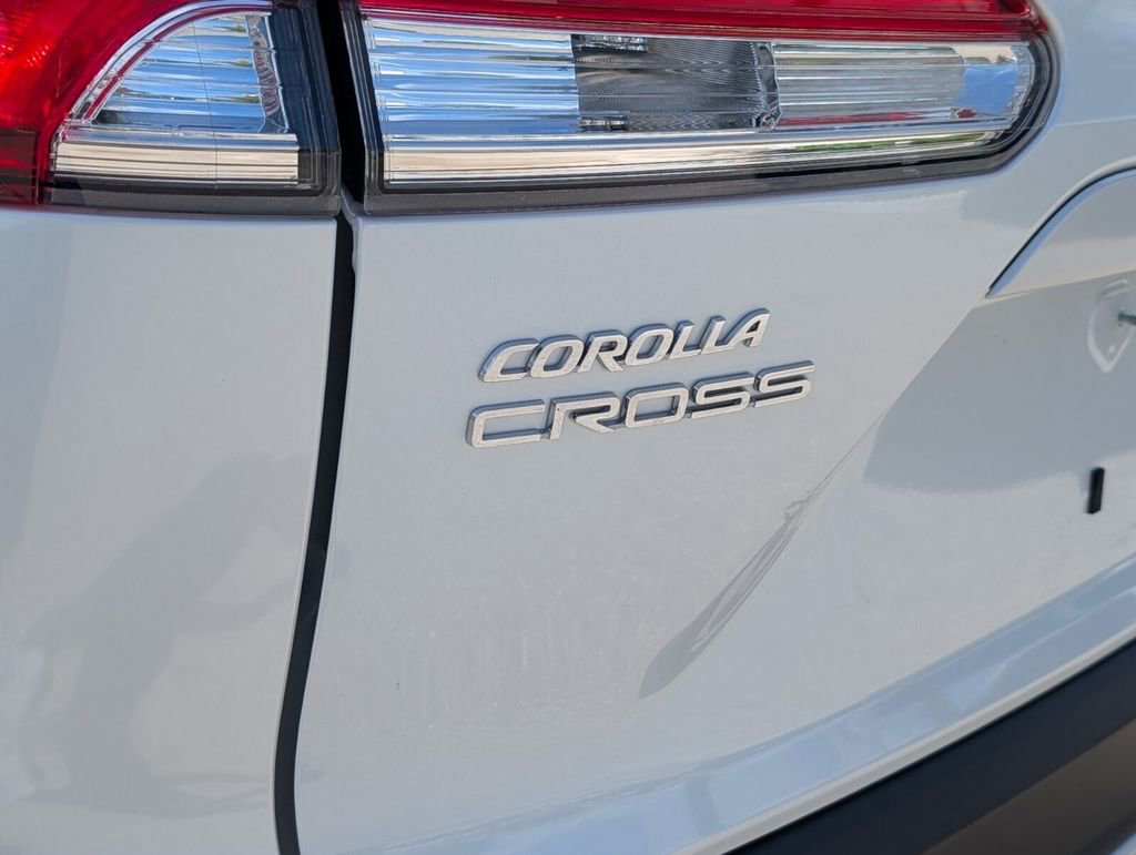 Used 2024 Toyota Corolla Cross LE w/ Moonroof Package image 14