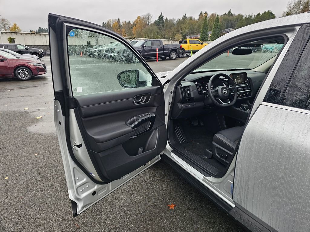 New 2025 Nissan Pathfinder SV w/ SV Premium Package image 19