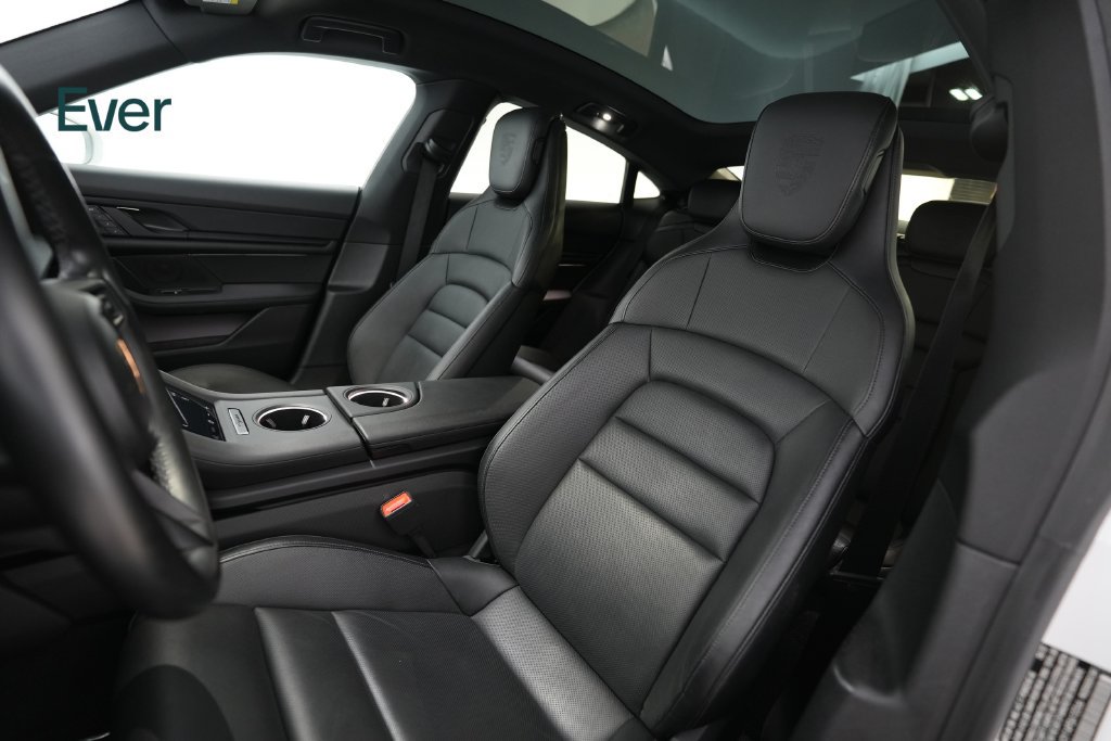 Used 2023 Porsche Taycan RWD image 4