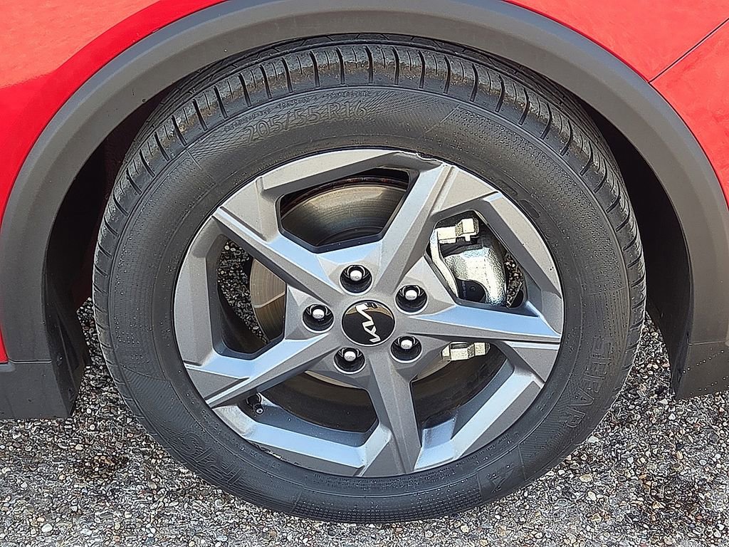 Used 2025 Kia K4 LXS image 12